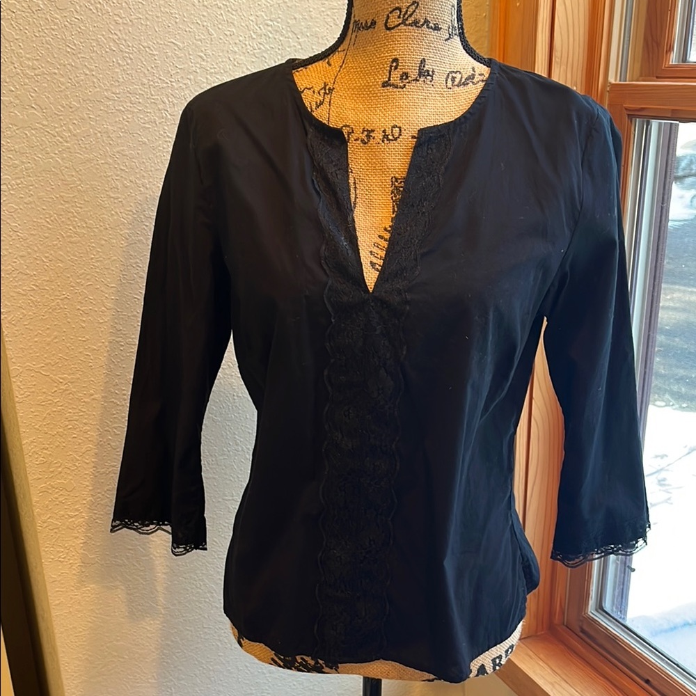 Women’s black old navy cotton & lace v-neck blouse size medium
